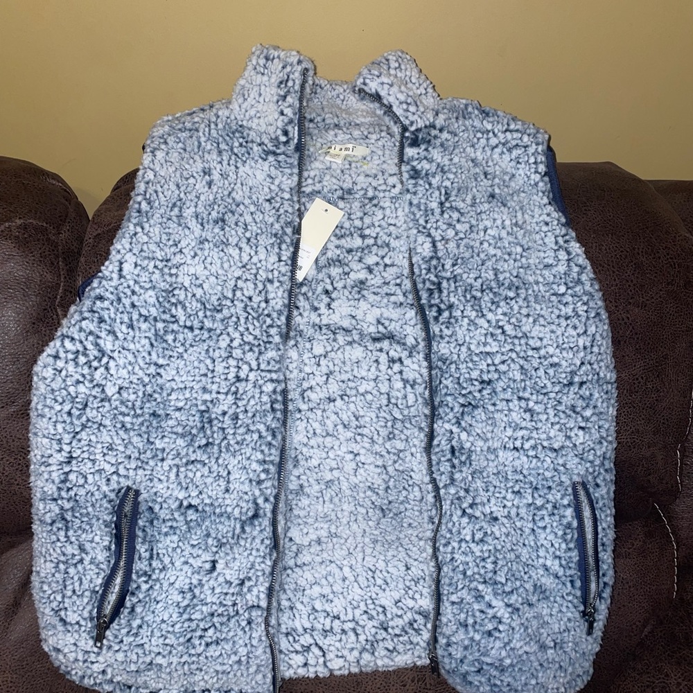 Francesca fuzzy vest NWT